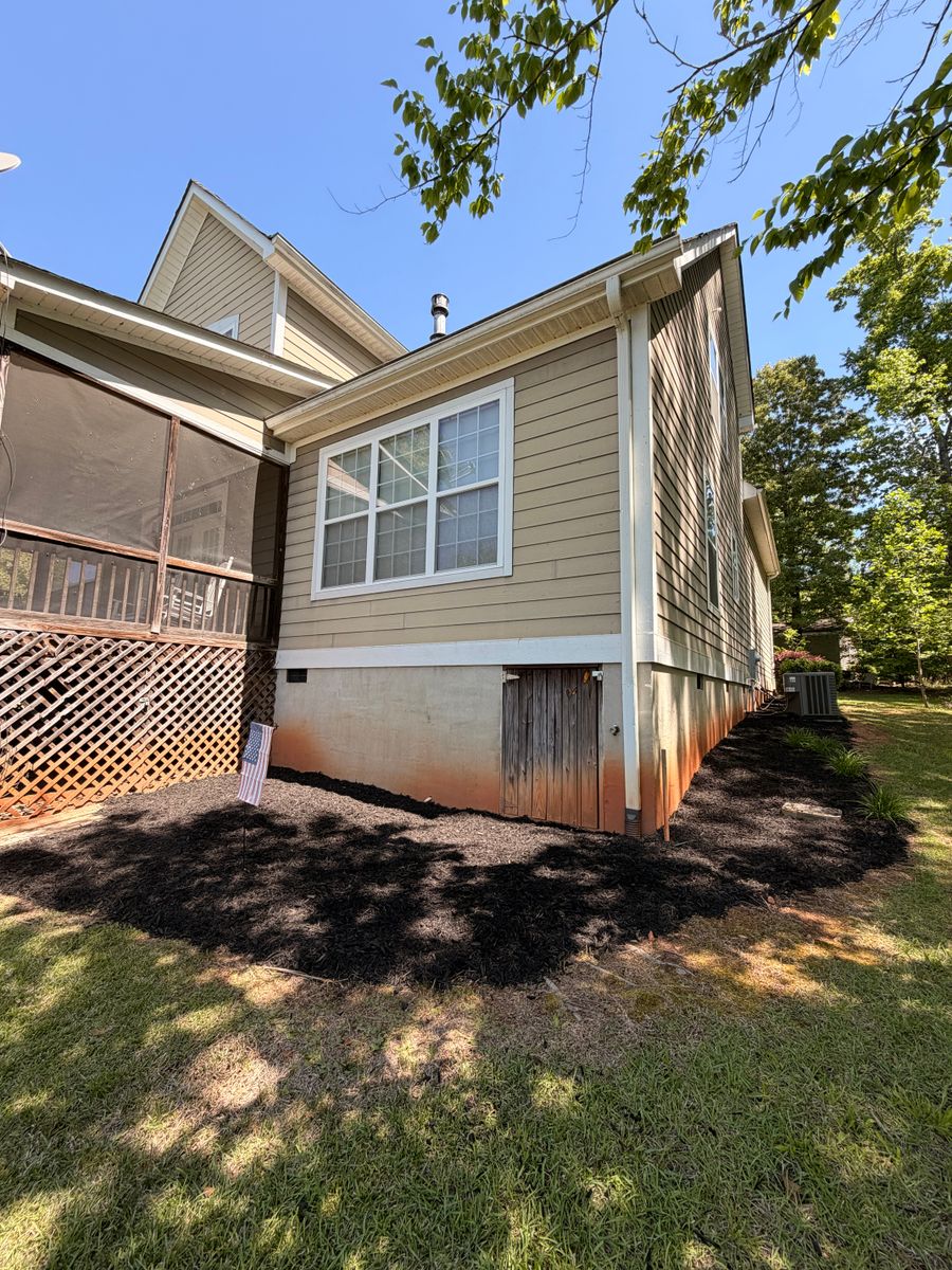 Mulch Installation for Lakeside Lawncare in Cross Hill, SC