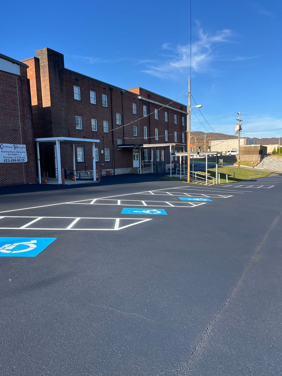 Asphalt Paving for Metzler Paving and Sealcoating LLC in Jacksboro, TN