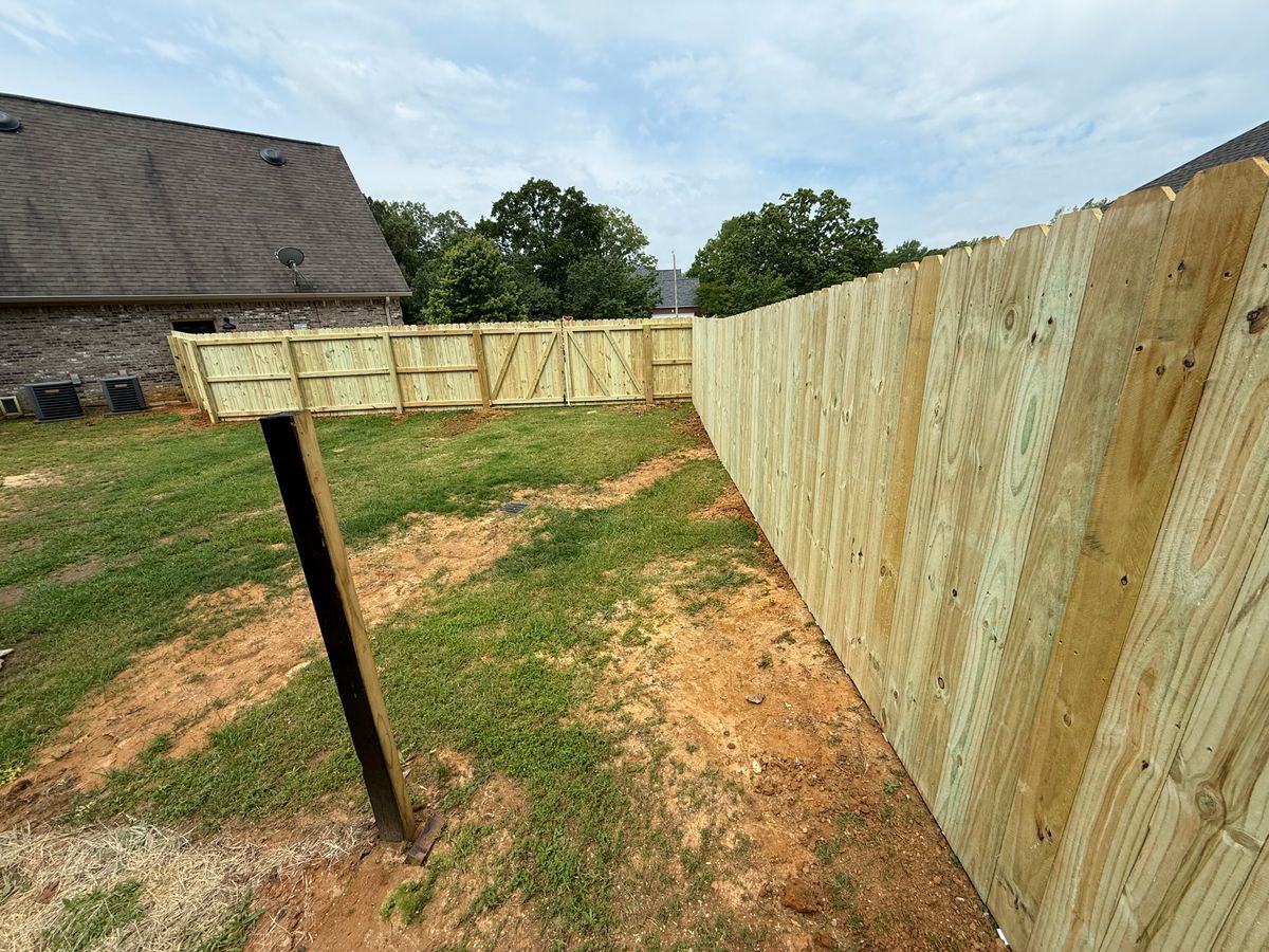 Fence Installation for Pennington Fence Co in Tupelo, MS
