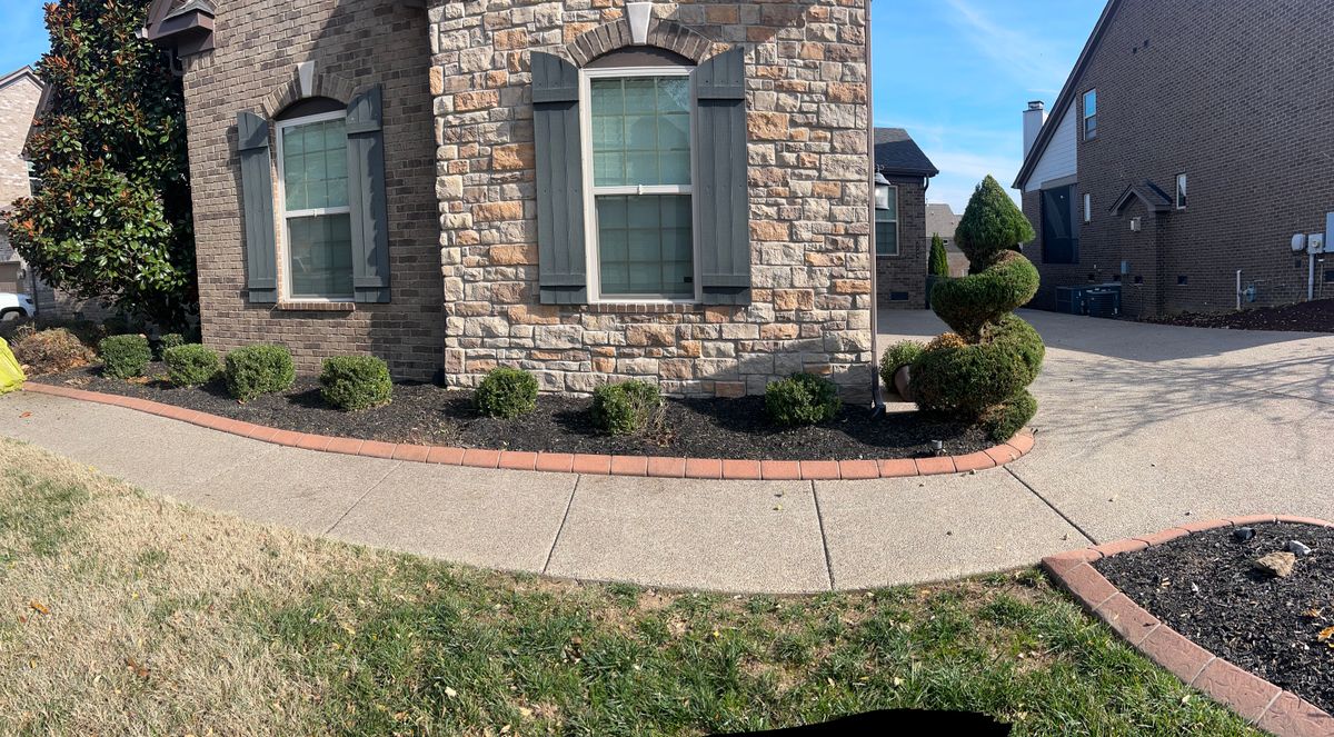 Mulch Installation for Russell's Lawn Care Plus in Nashville, TN