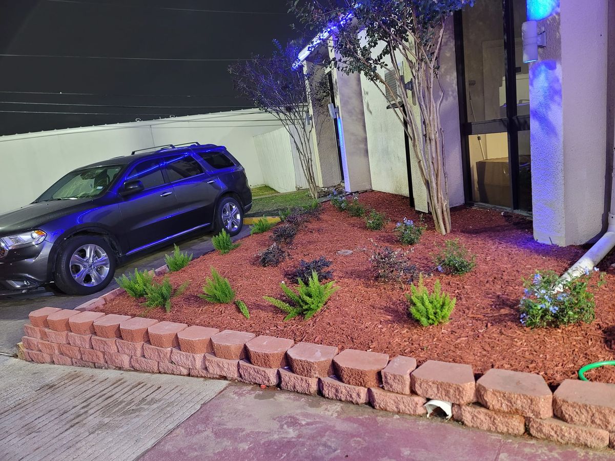 Mulch Installation for Right Choice Landscaping LLC in Houston, TX