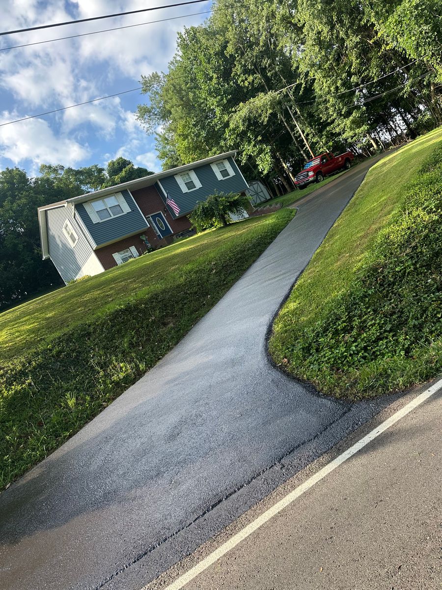 Asphalt Seal Coating for Metzler Paving and Sealcoating in Jacksboro, TN