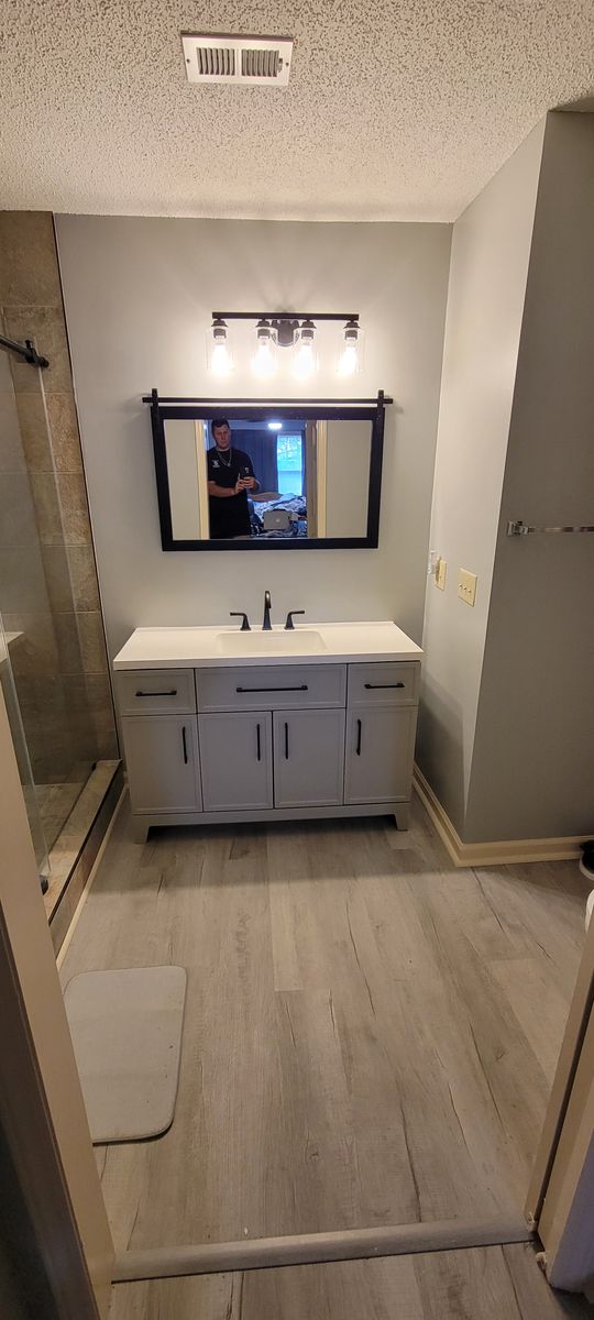 Bathroom Renovation for Middle Man Construction in Fall Branch, TN