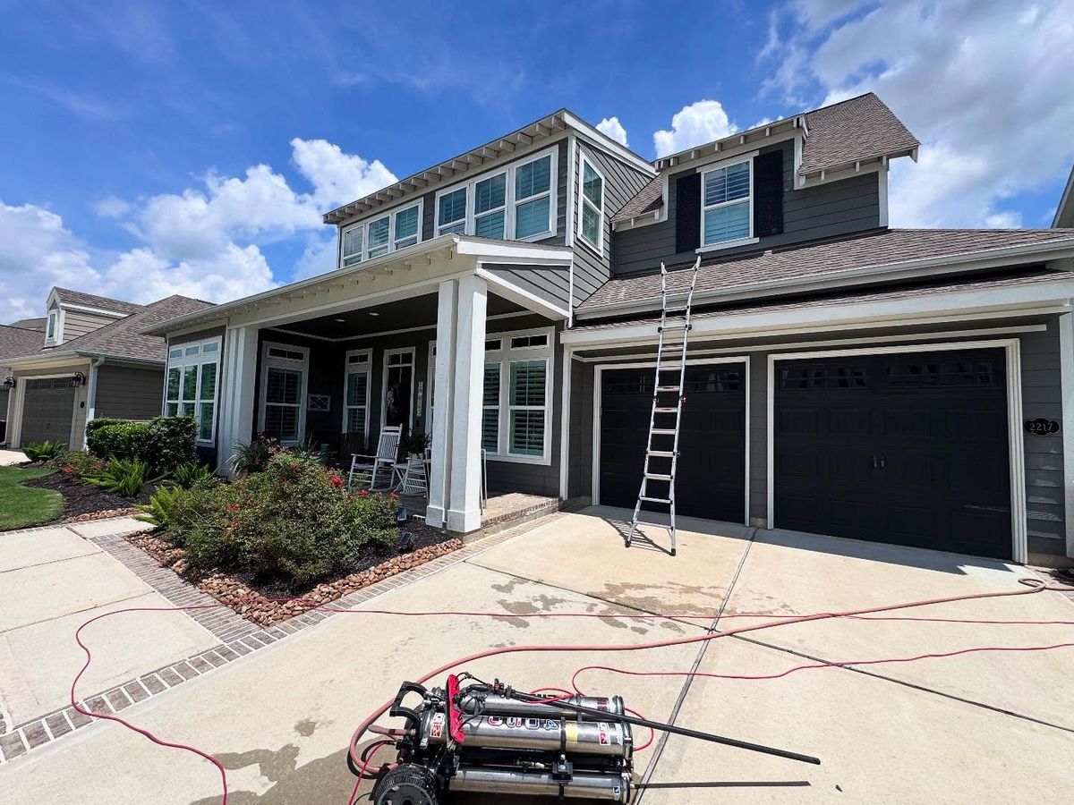 Driveway and Sidewalk Cleaning for Royal wash in The Woodlands, TX