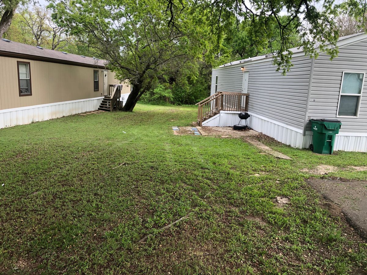 Commercial Lawn Care for D’s Lawncare in Killeen, TX