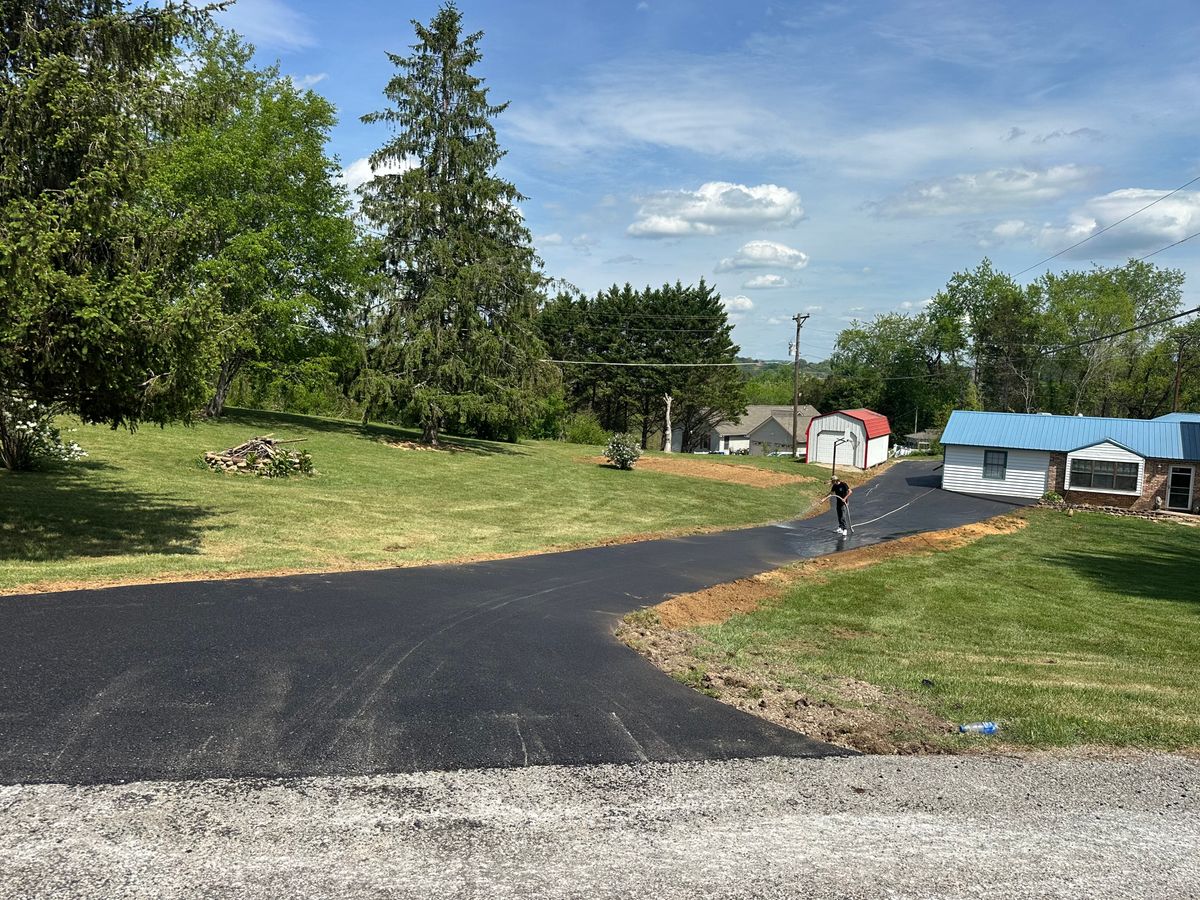 Asphalt Paving for Metzler Paving and Sealcoating LLC in Jacksboro, TN