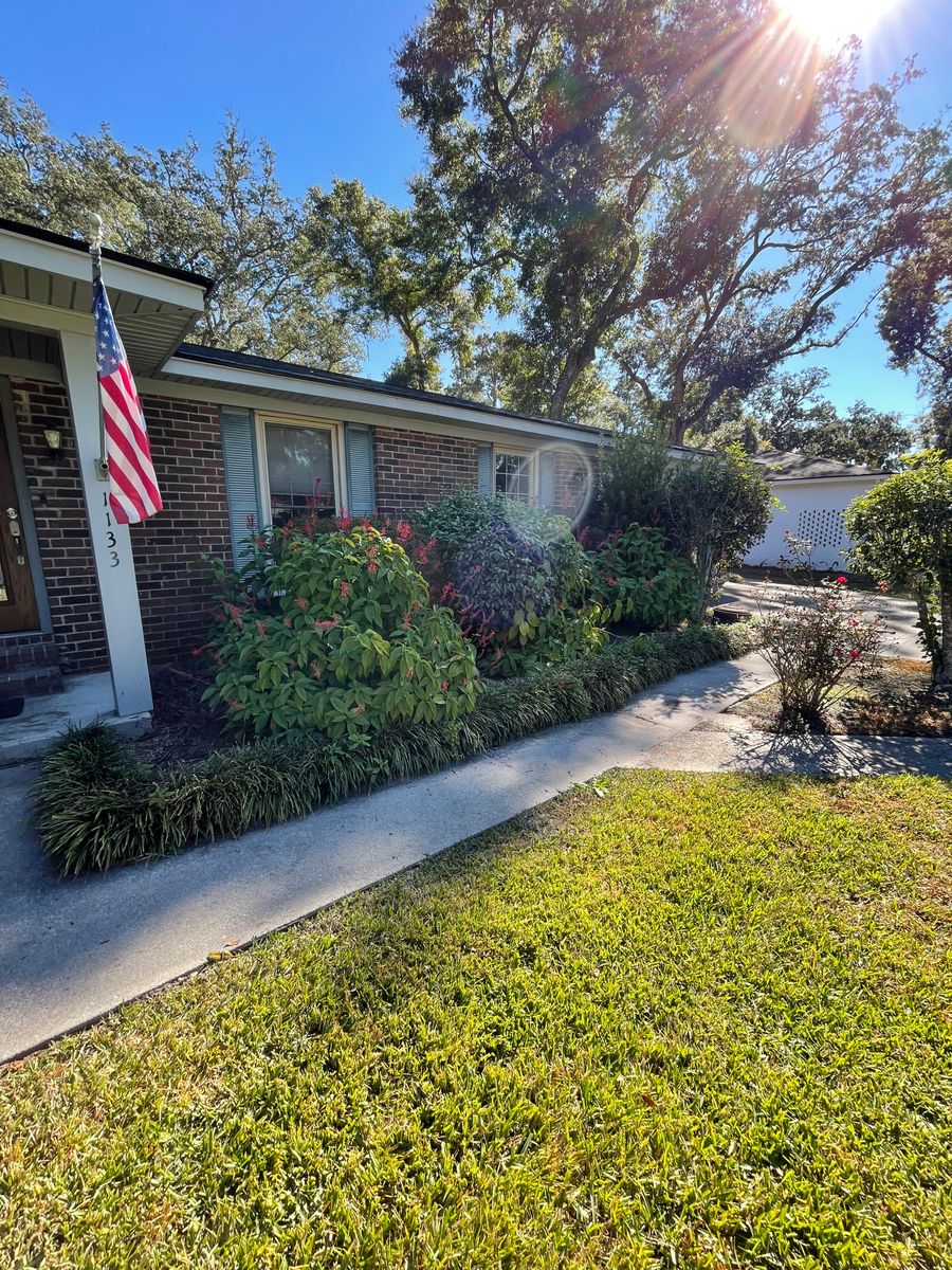 Fall Clean Up for Coastalscapes Landscaping & Turf Management  in Savannah, GA