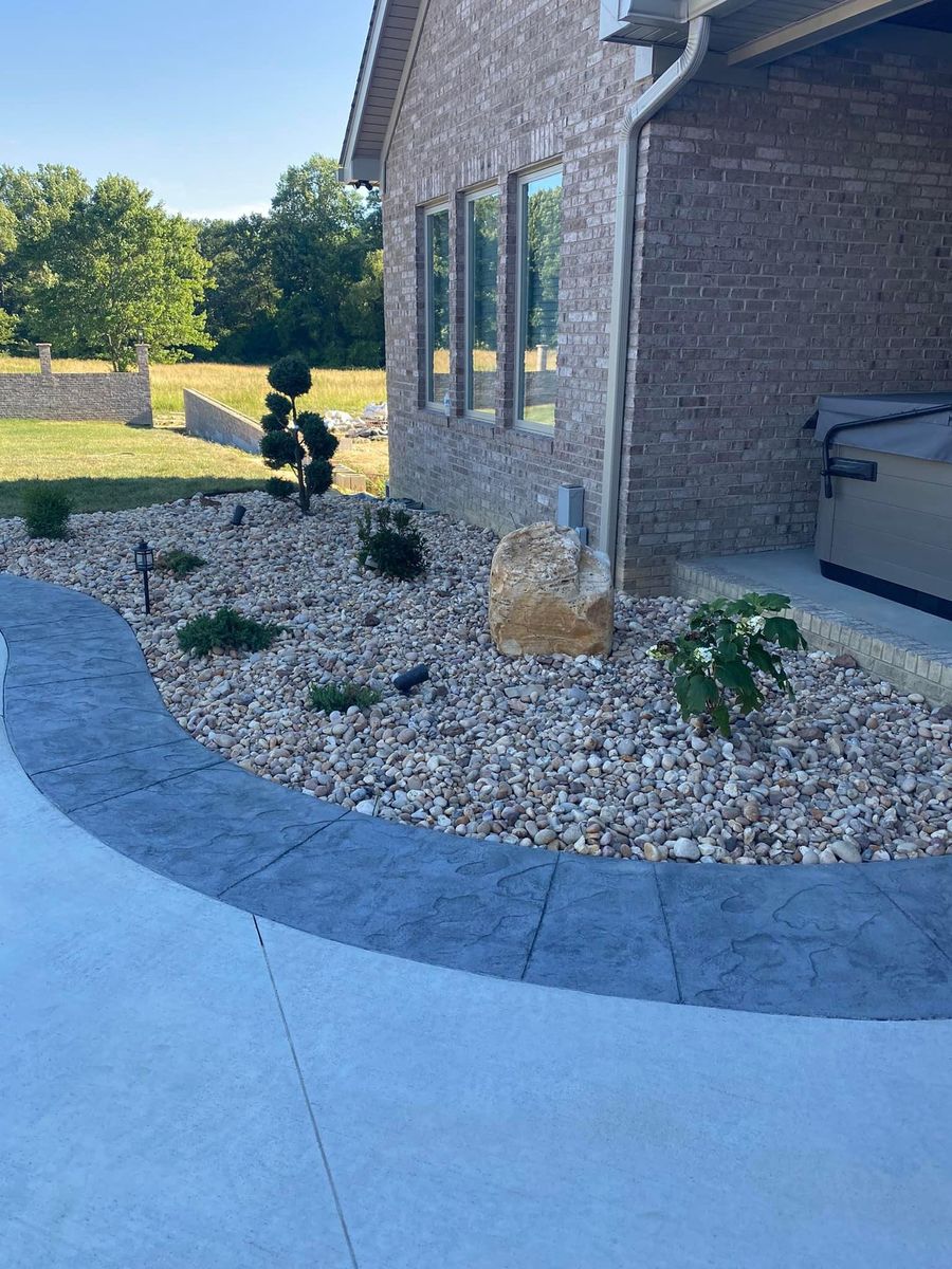 Curbing for Dust Till Dawn Lawn in London, Kentucky