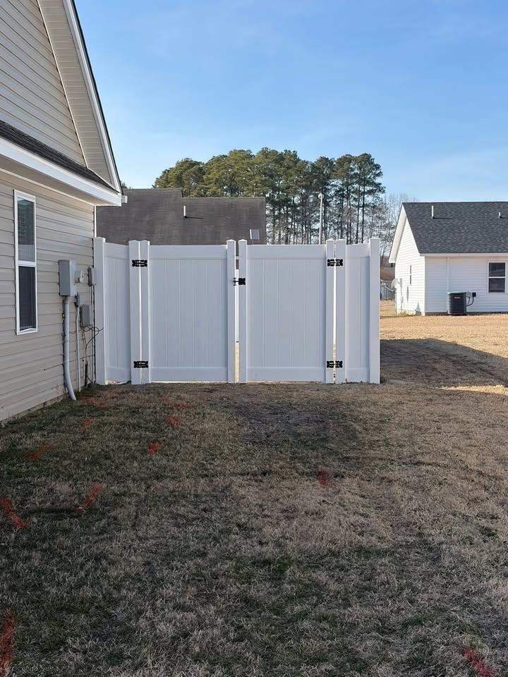 Fence Installation for RedLine Fencing in Moyock, NC