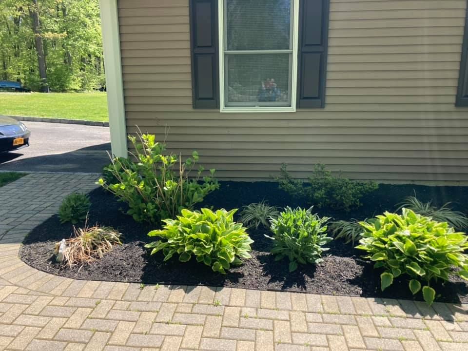 Mulch Installation for Zaldivar’s Lawn Care INC  in Peekskill, NY