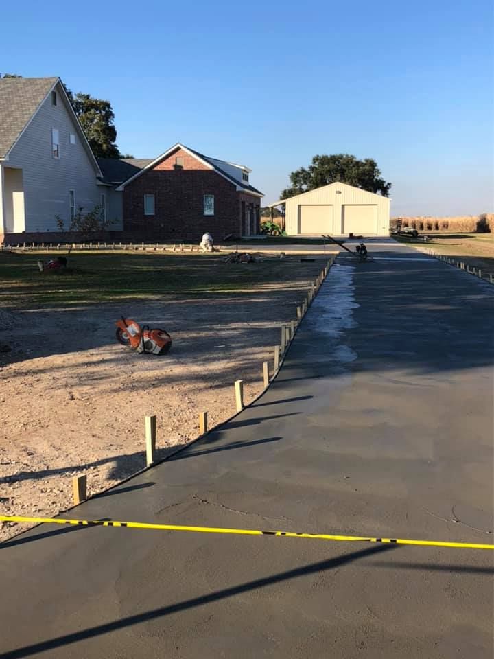 Driveways Construction  for 4L Concrete Solutions LLC in Bryan-College Station, TX