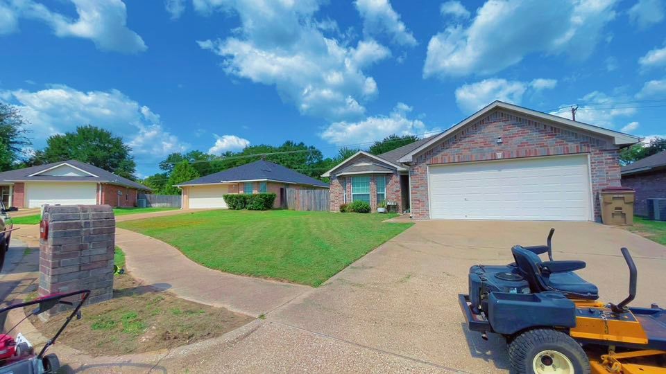 Lawn Maintenance for Green Space Service LLC in Tyler, TX