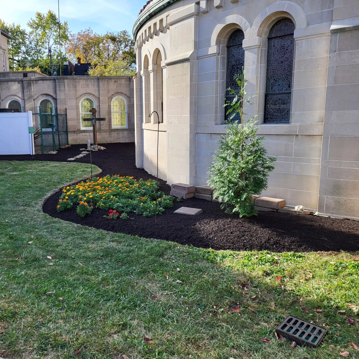 Mulch Installation for Ryt's Landscaping LLC in Cincinnati, OH