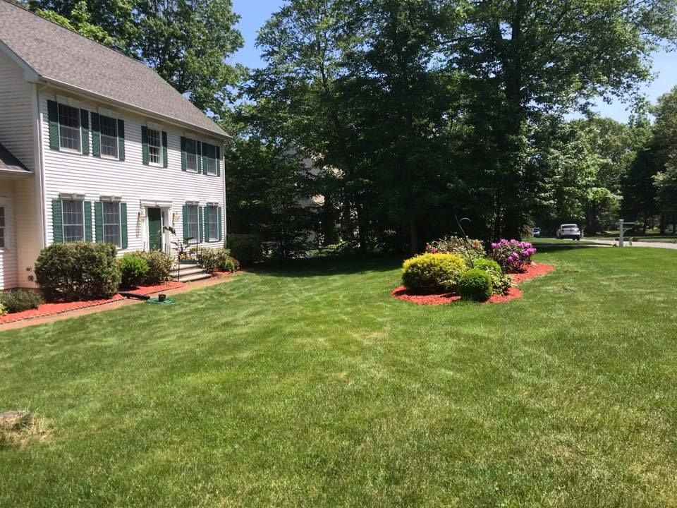 Mulch Installation for Smittys Property Maintenance LLC in Wethersfield, Connecticut