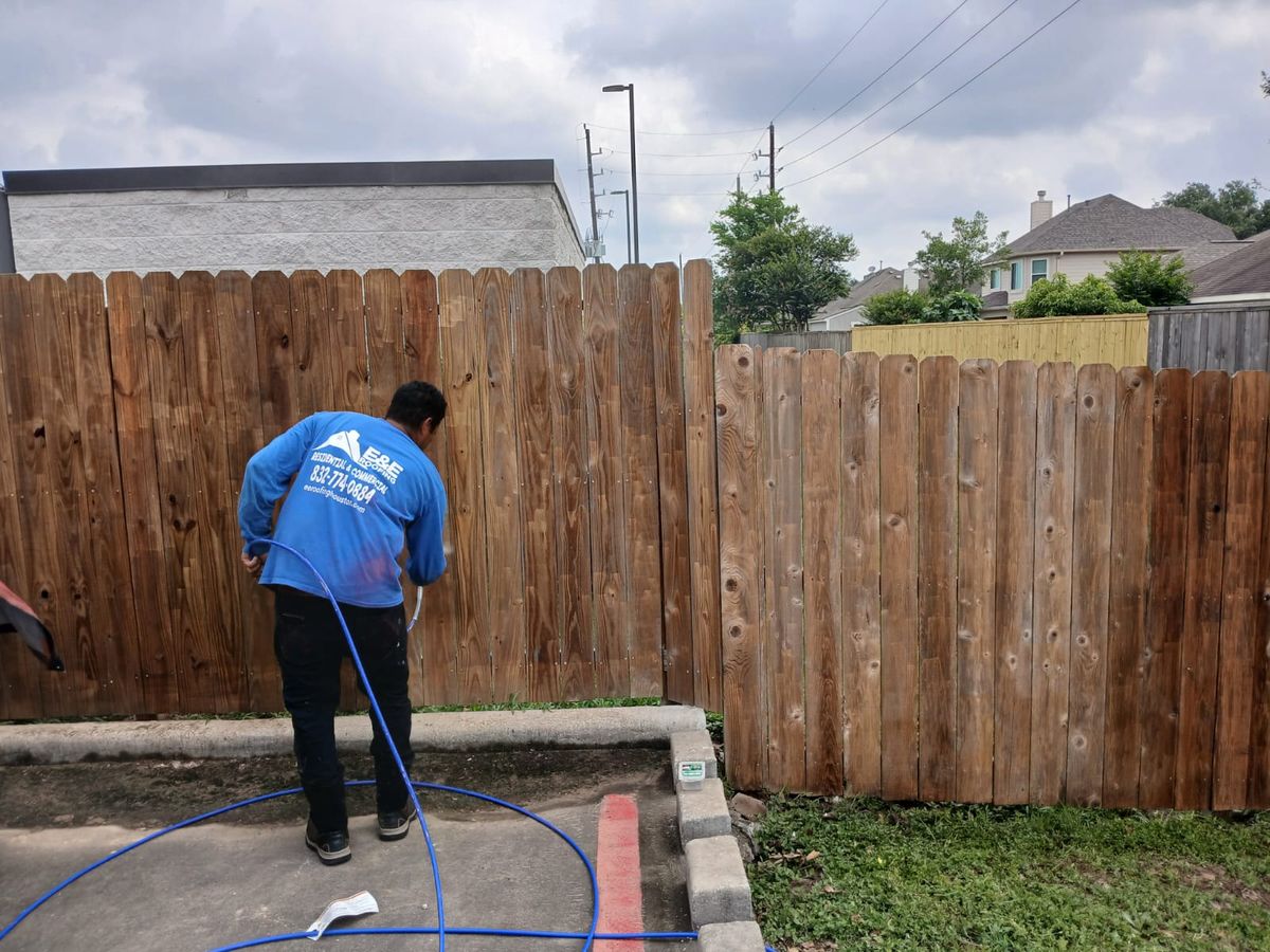 Fencing Services for E & E Roofing in Baytown, TX