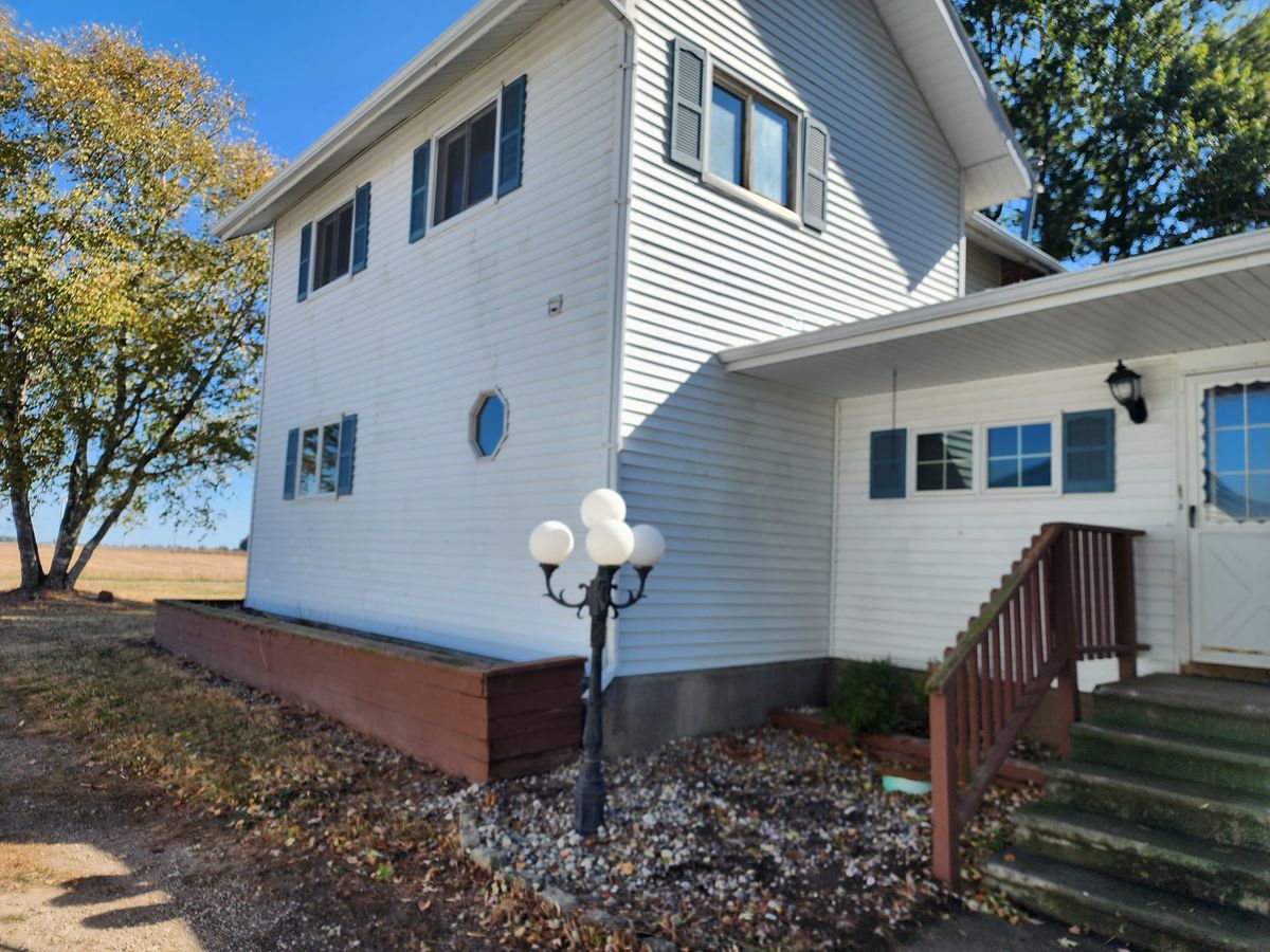 Gutter Cleaning for D & E Power Washing in Mt Pleasanr, MI