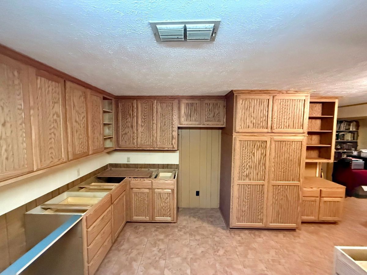 Kitchen & Cabinet Refinishing for Sapphire Stallion Painting in Grapeland, TX