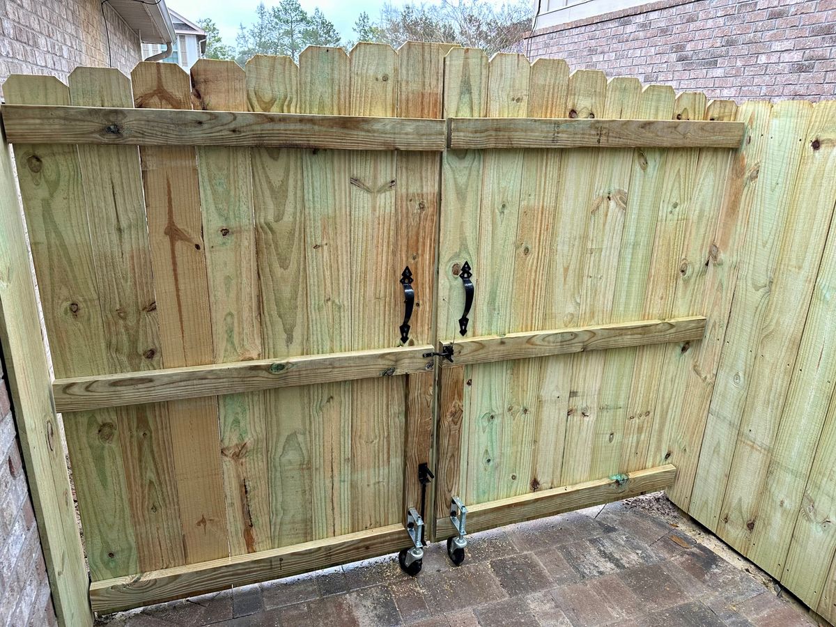 Fence installation for Everything for the Home Inc. in Destin, FL
