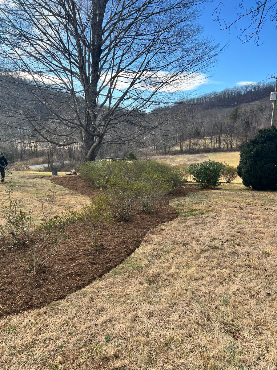 Mulch Installation for Valencia’s Lawncare in Charlottesville, VA