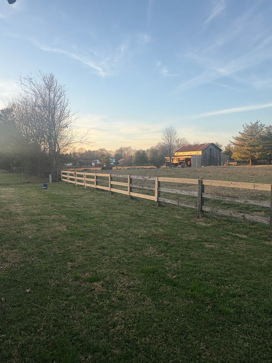 Fencing for Decking & Fencing, LLC in Bowling Green, KY