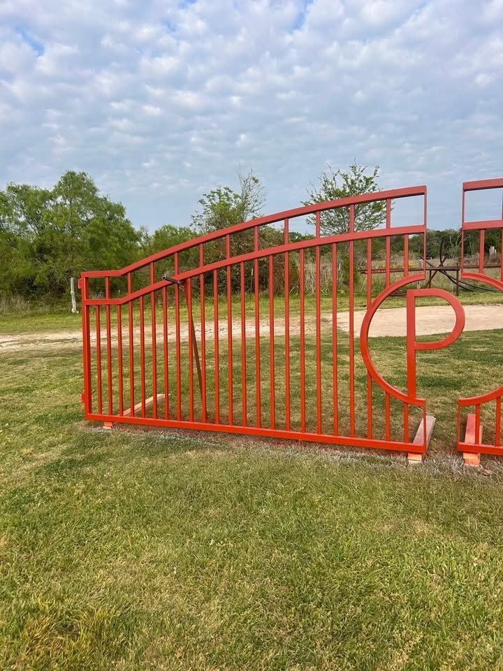 Decorative/Privacy Fencing for 5-7 Fencing & Construction in Madisonville, TX