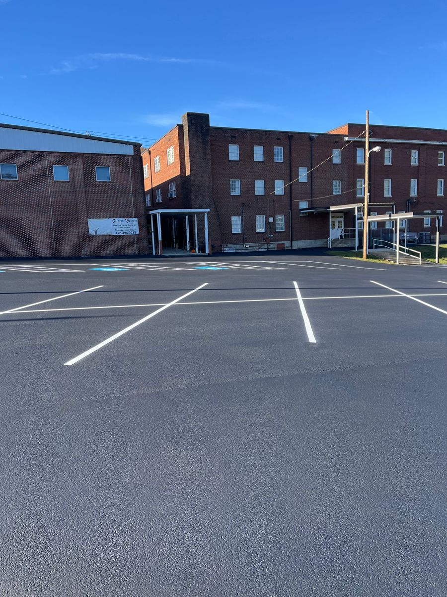 Asphalt Paving for Metzler Paving and Sealcoating LLC in Jacksboro, TN