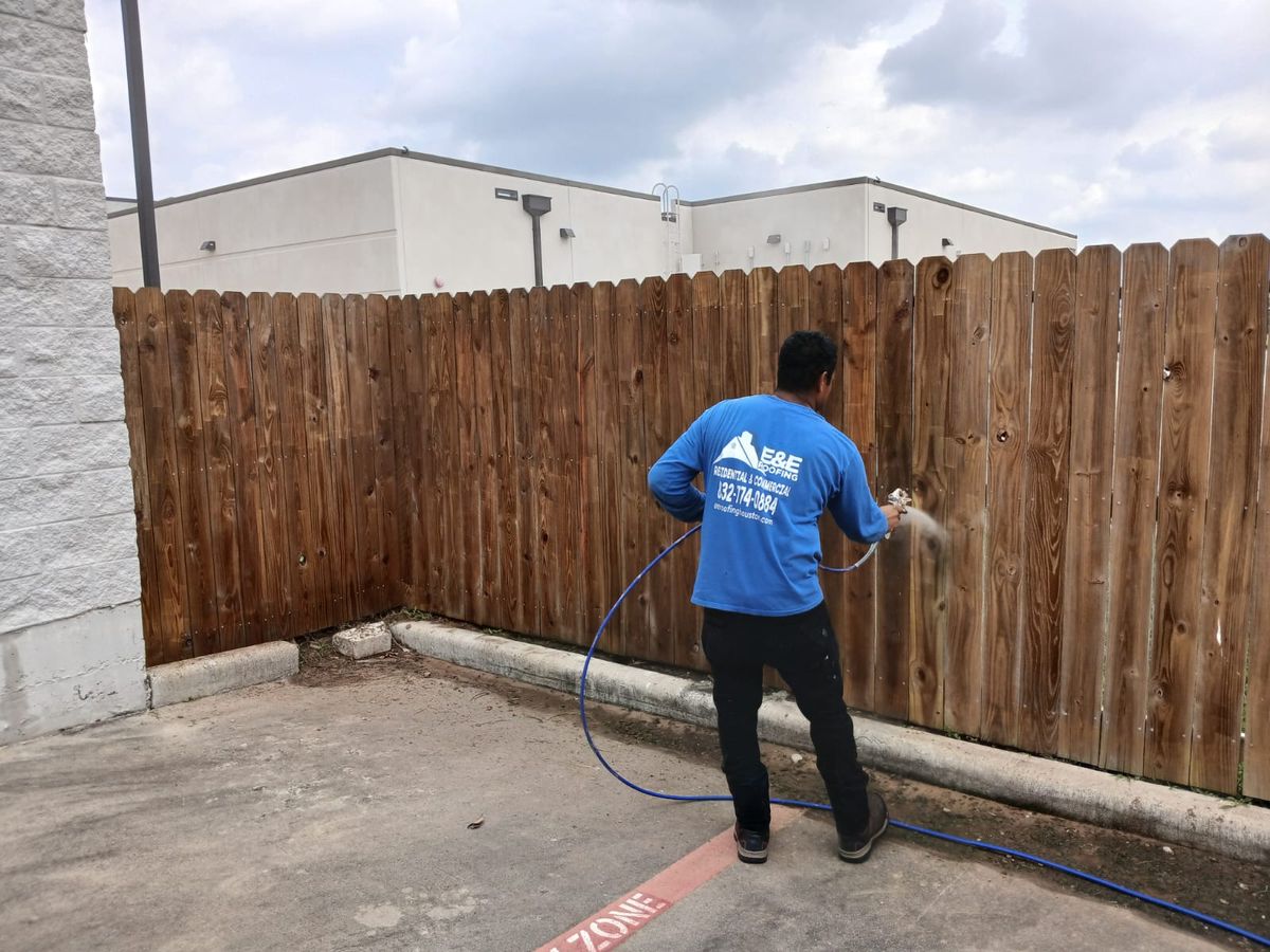 Fencing Services for E & E Roofing in Baytown, TX