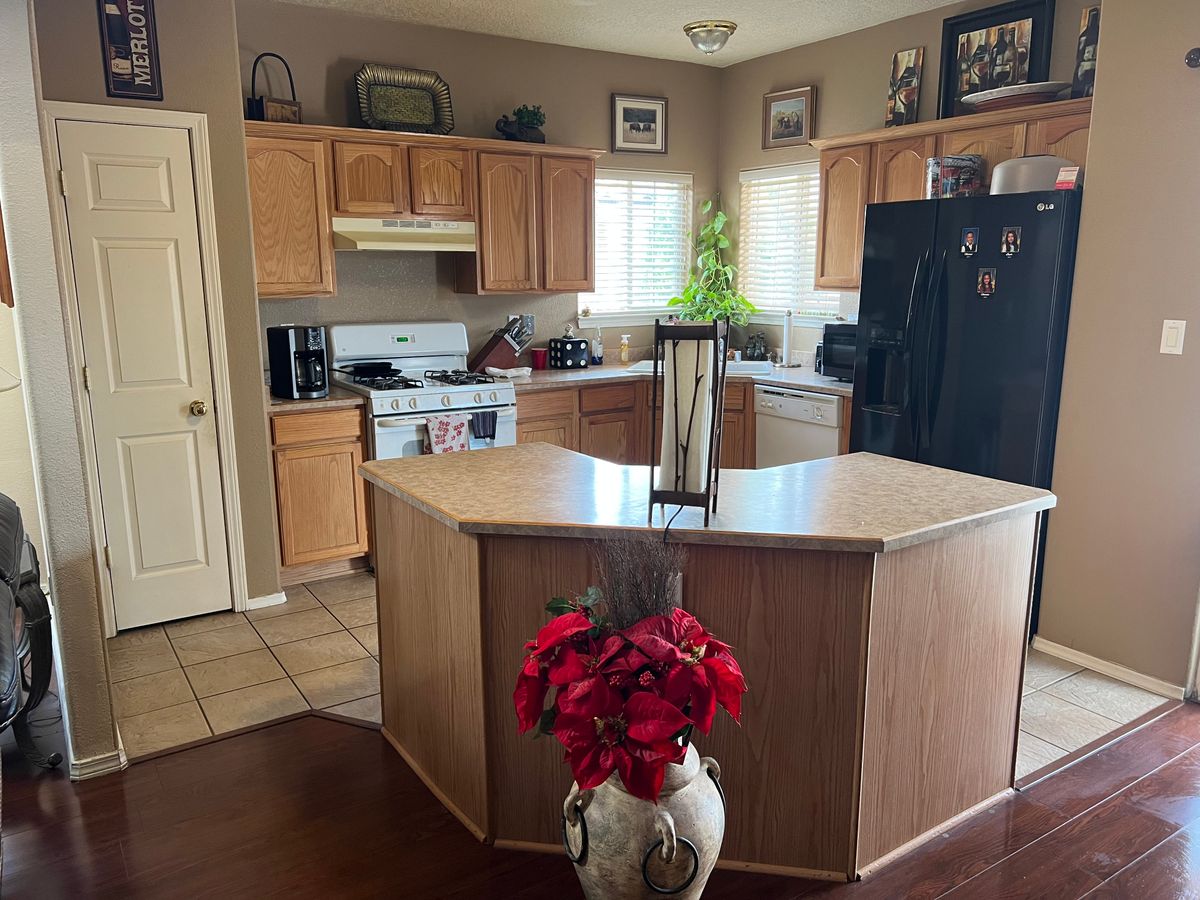 Kitchen and Cabinet Refinishing for In Shine Painting in Albuquerque, NM