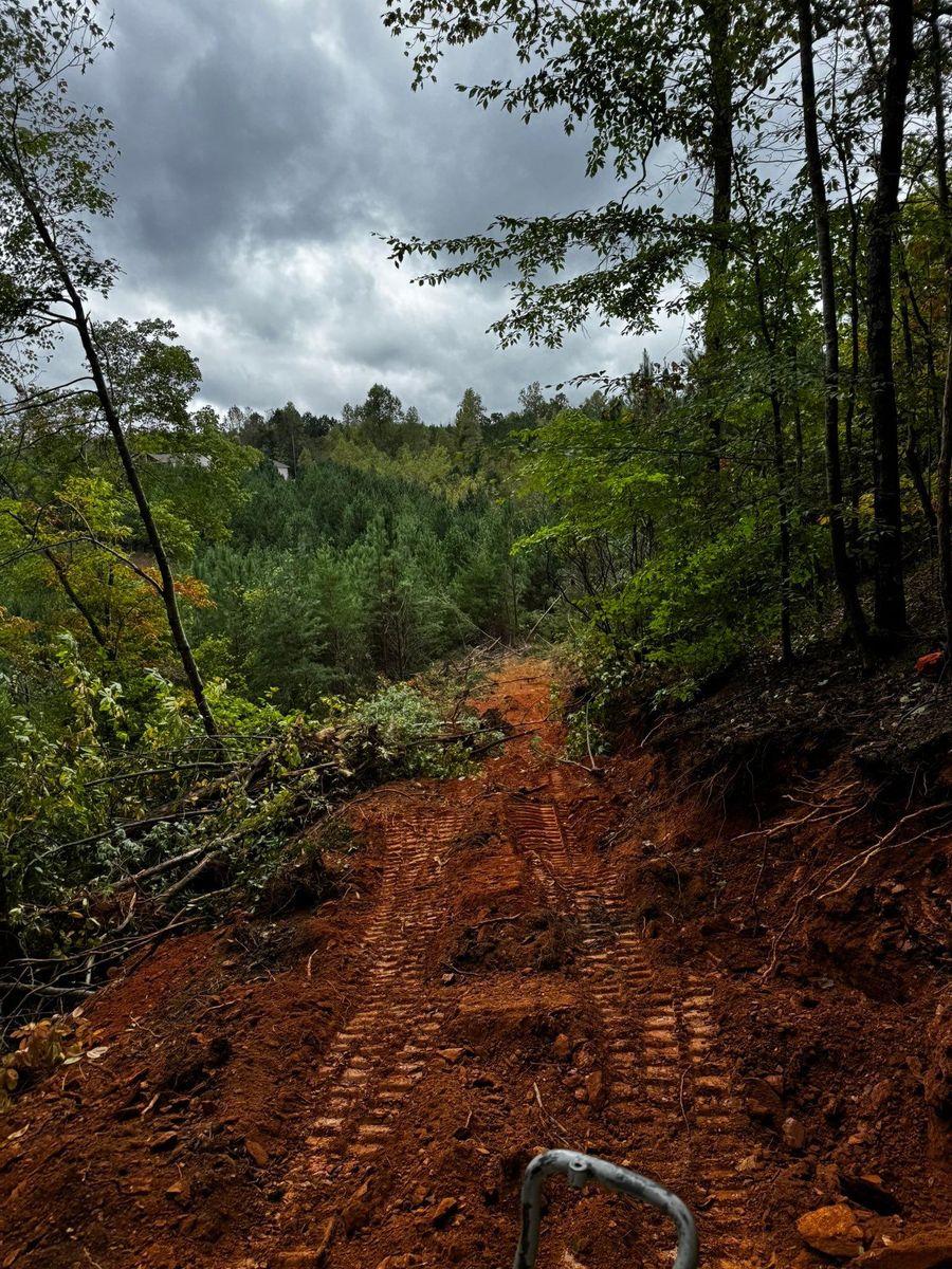 Roadbeds for Under Grace Transport and Grading in Marble Hill, GA