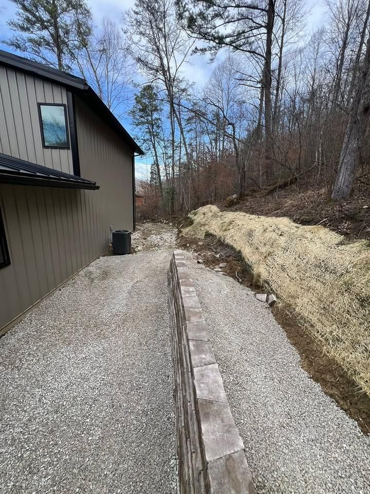 Curbing for Dust Till Dawn Lawn in London, Kentucky