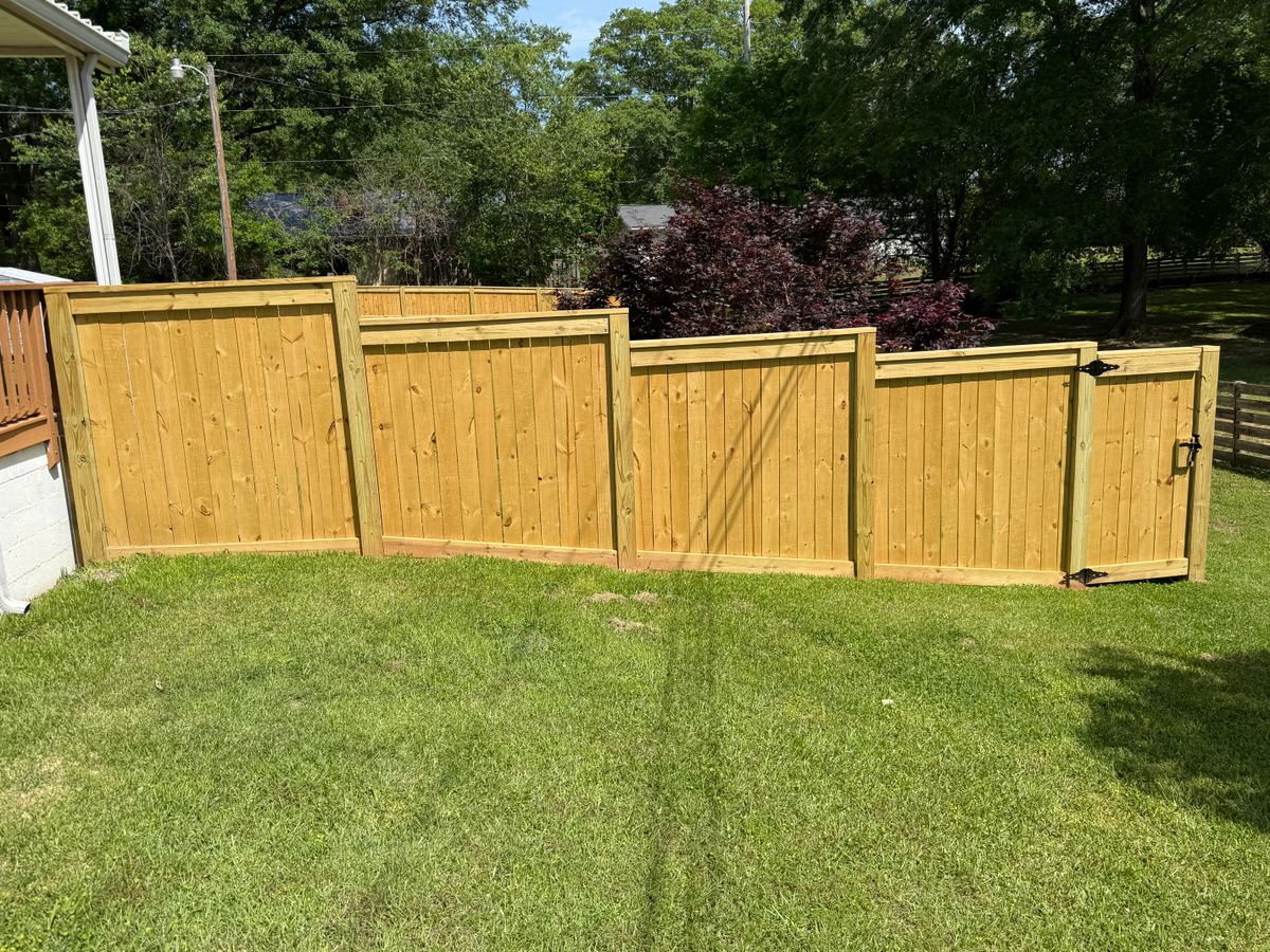 Fence Installation for Pennington Fence Co in Tupelo, MS