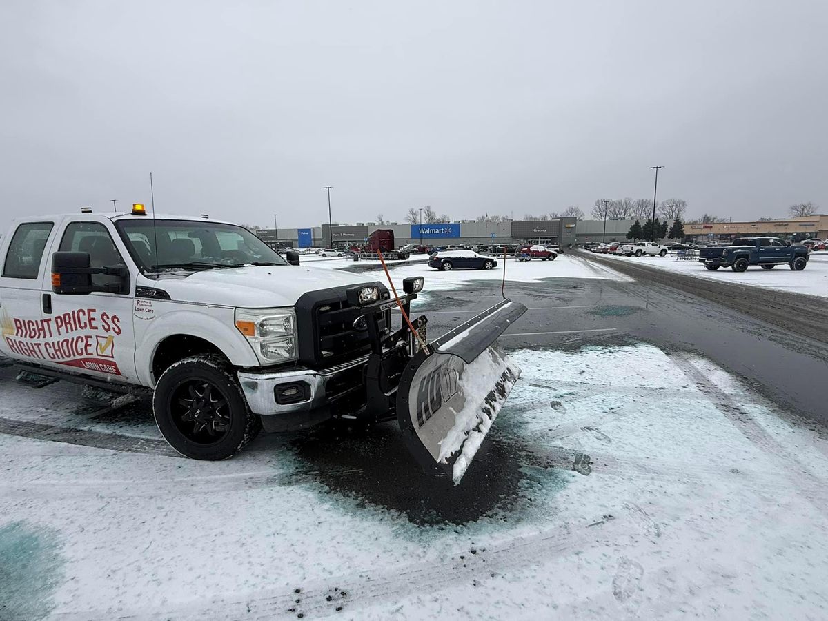 Snow Removal for The Right Price Right Choice Lawn Care Services in Murfreesboro, TN
