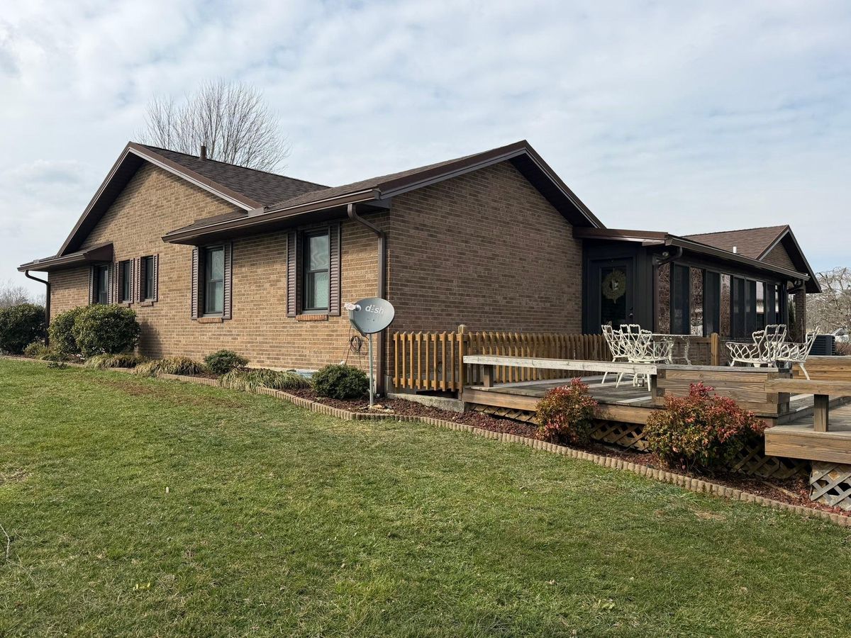 All forms of Siding metal and vynl for KY Gutter Pro & Specialty Roofing Systems in Monticello, KY