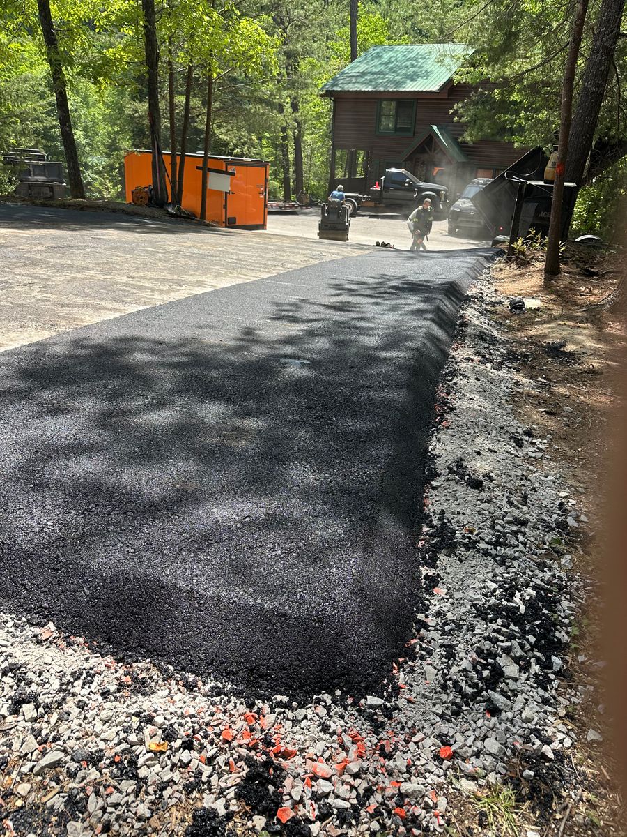 Asphalt Paving for Metzler Paving and Sealcoating LLC in Jacksboro, TN