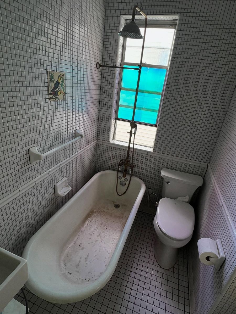 Shower Pan Reglazing for Affordable N.Y.C Bathtub Reglazing  in New York, NY