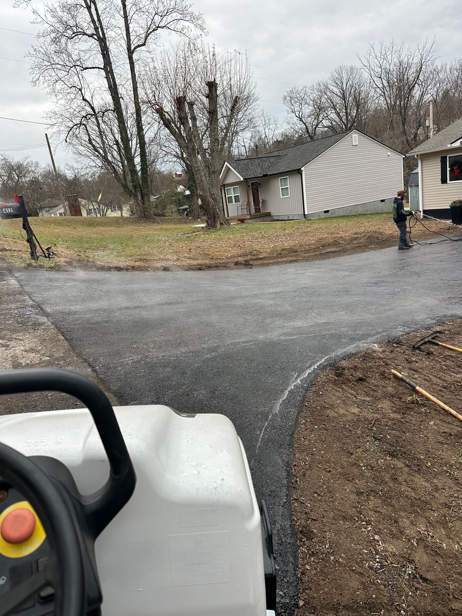 Asphalt Paving for Metzler Paving and Sealcoating LLC in Jacksboro, TN