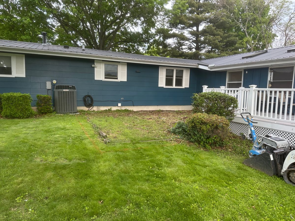 Lawn Maintenance for Mayfield Landscaping in Staunton, IL
