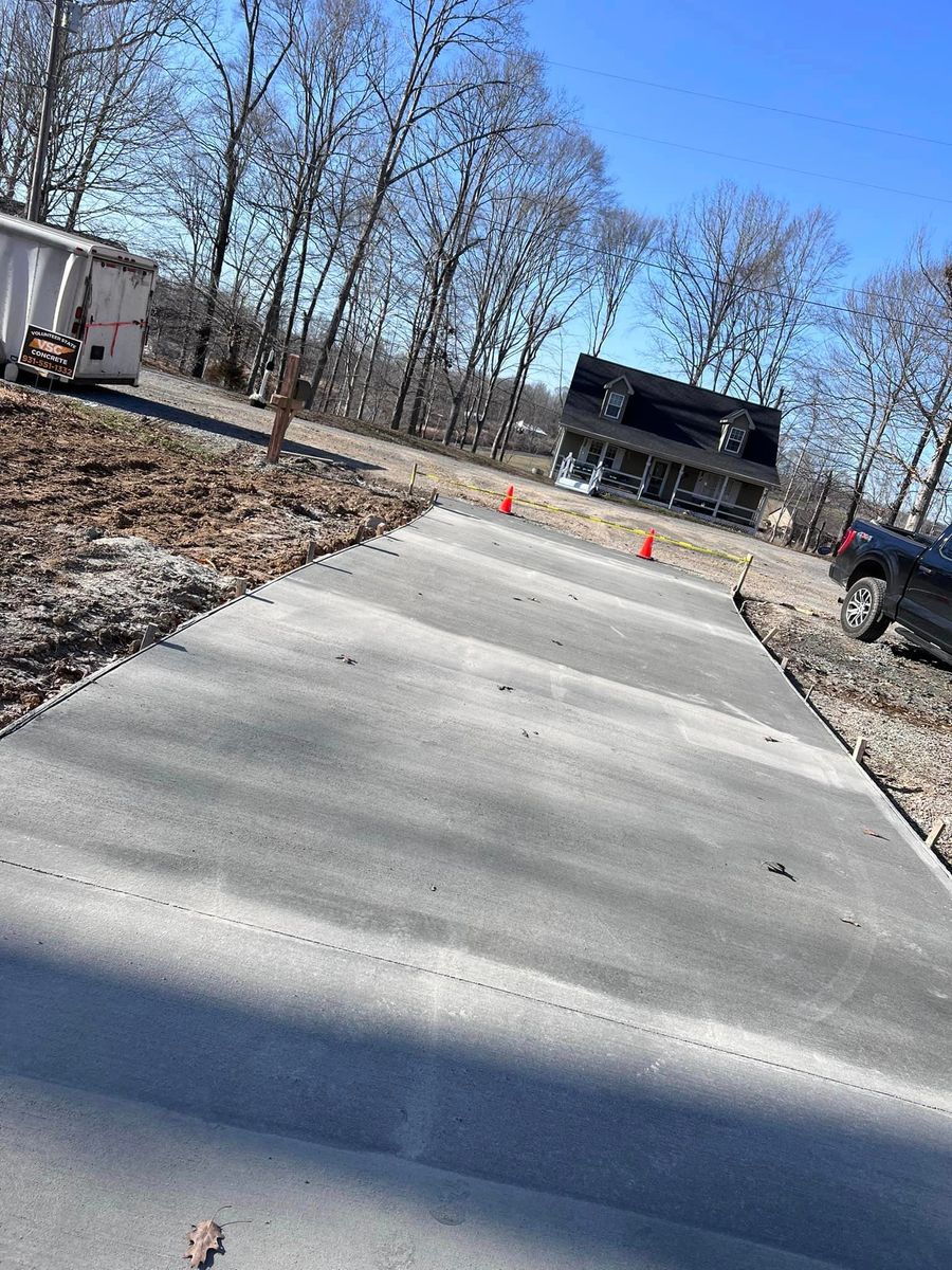 Driveway and Sidewalk Installation for Volunteer State Concrete Inc  in Clarksville, TN