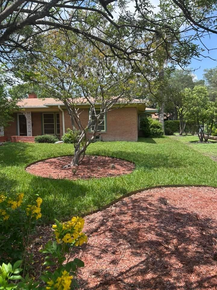 Lawn Maintenance for Bad Axe Landscapes LLC in Schertz, TX