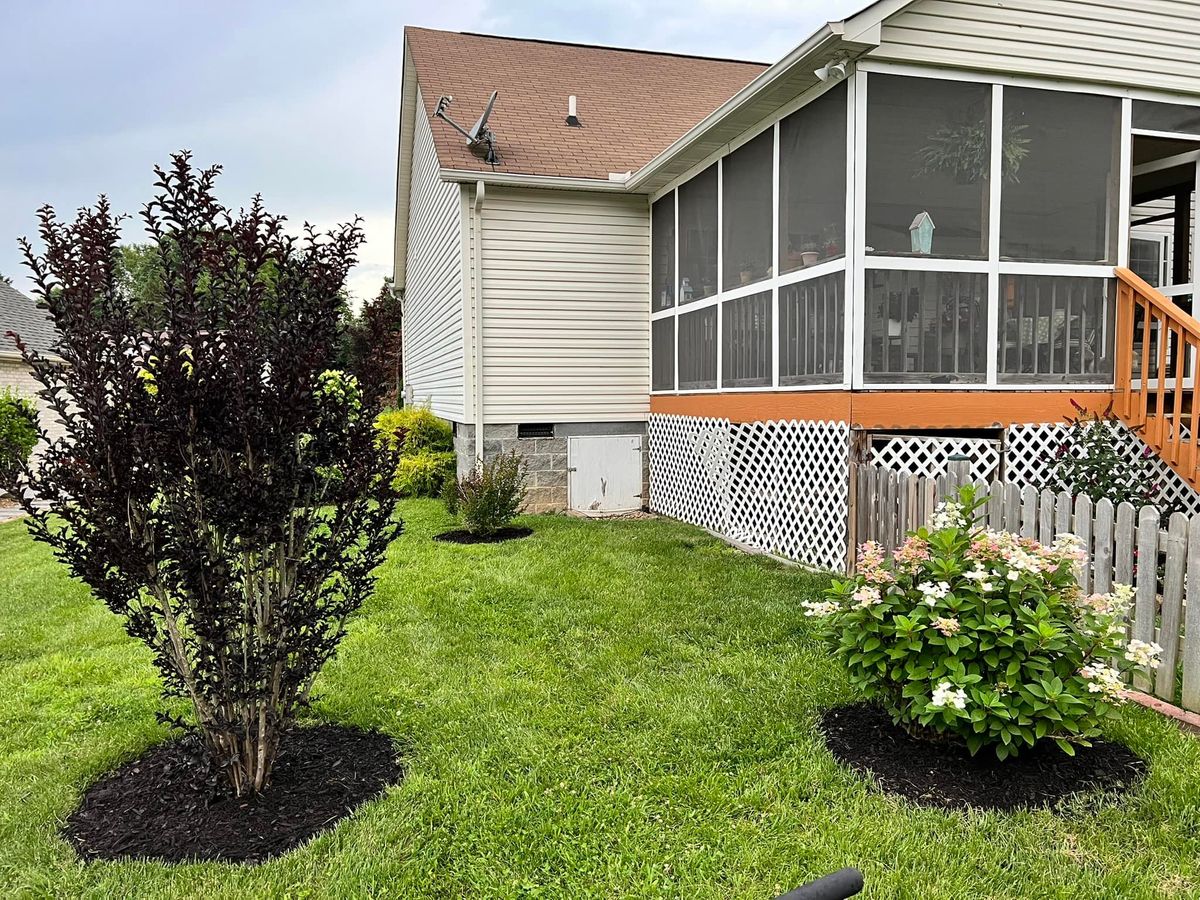 Mulch Installation for TJ’s Landscaping in Knoxville, TN
