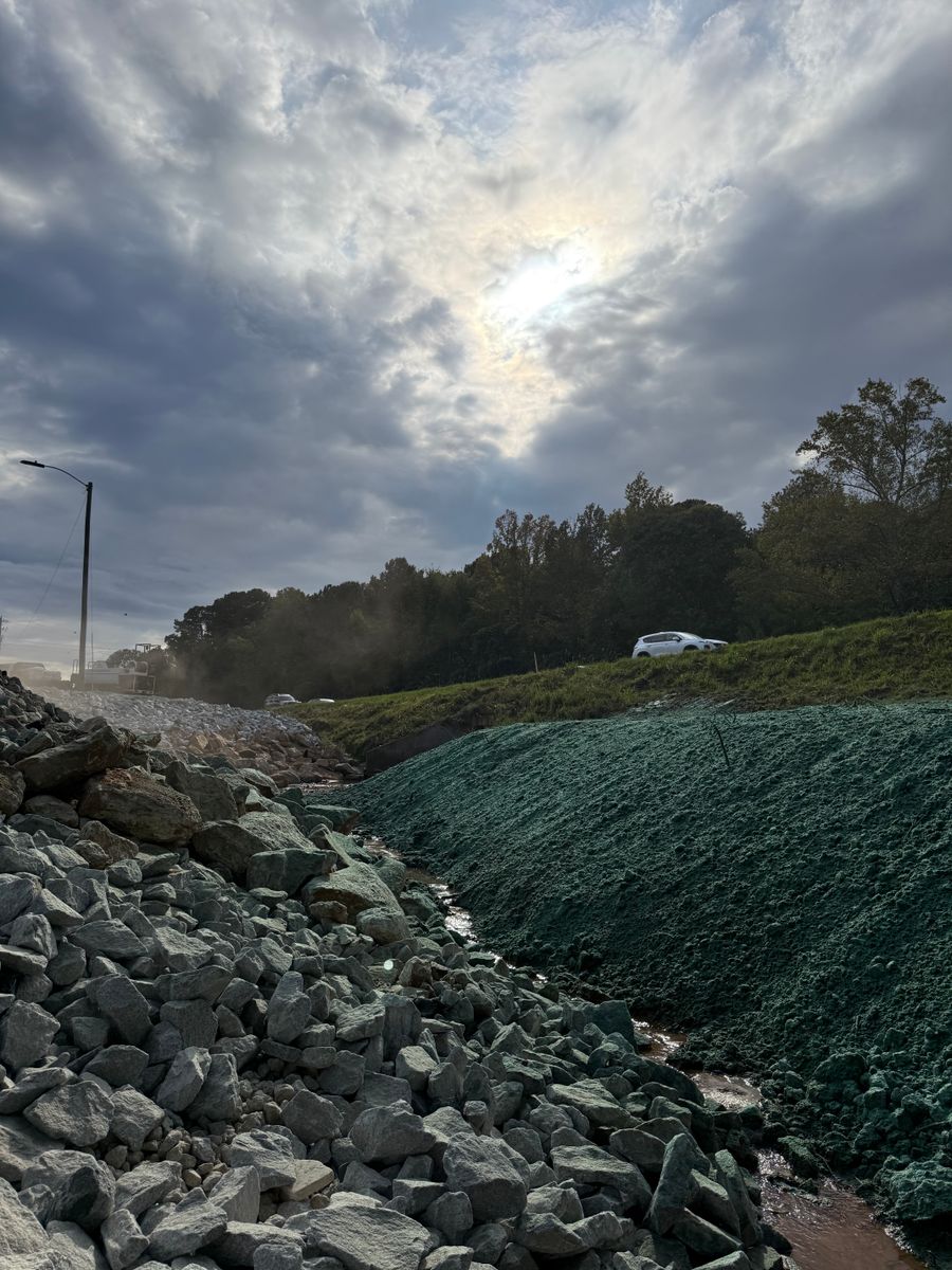 Dirtwork for J&J Hauling and Outdoor LLC  in Fayetteville, GA