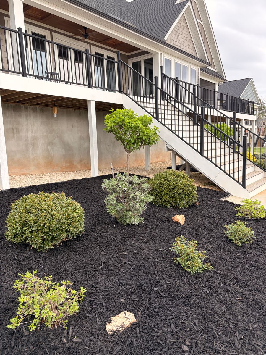 Mulch Installation for Lakeside Lawncare in Cross Hill, SC