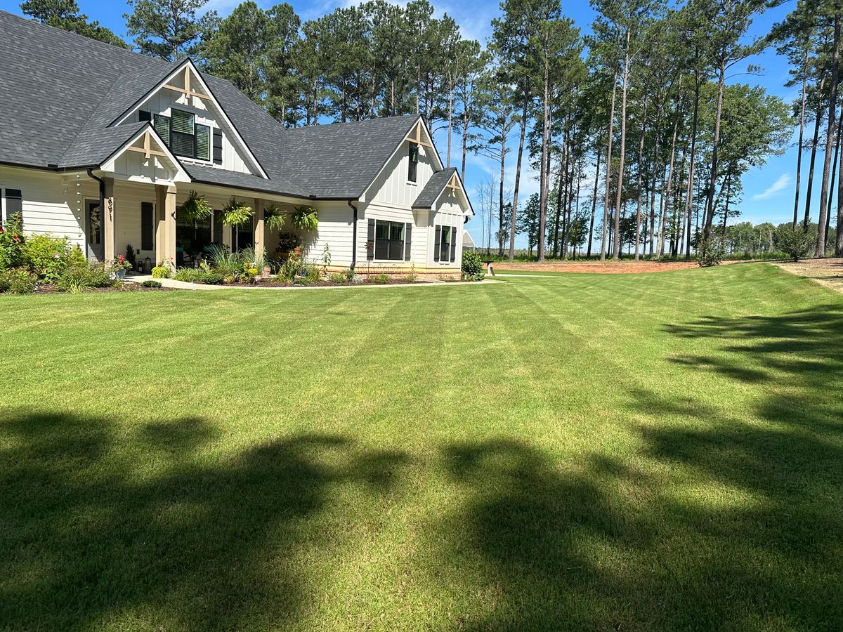 Lawn Care for Hedgecraft Landscaping LLC in Senoia, GA
