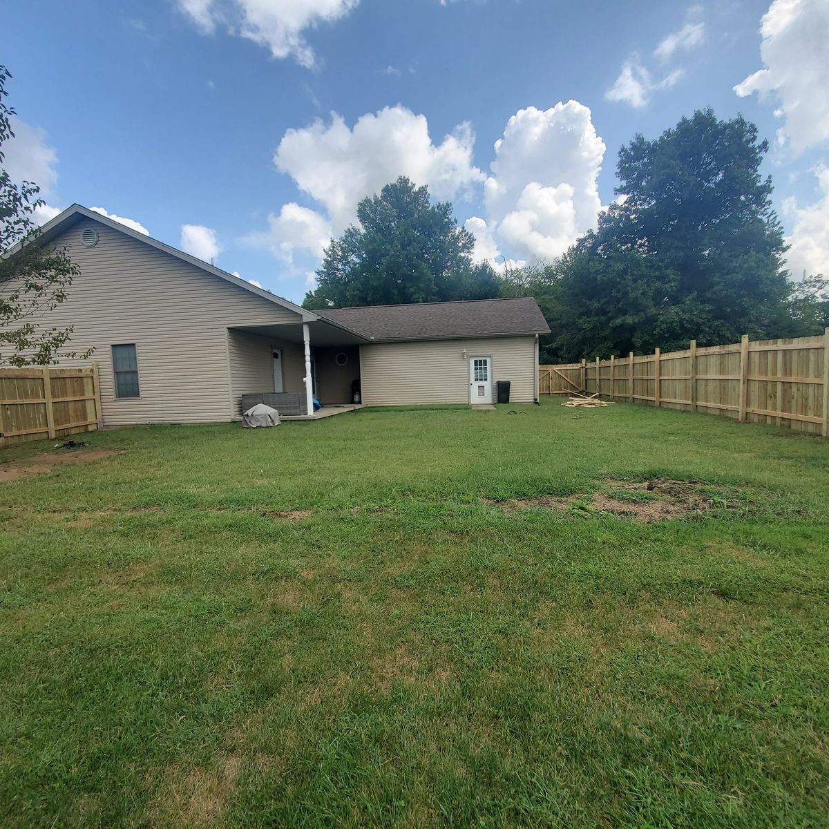 Fencing for Dead Tree General Contracting in Carbondale, Illinois