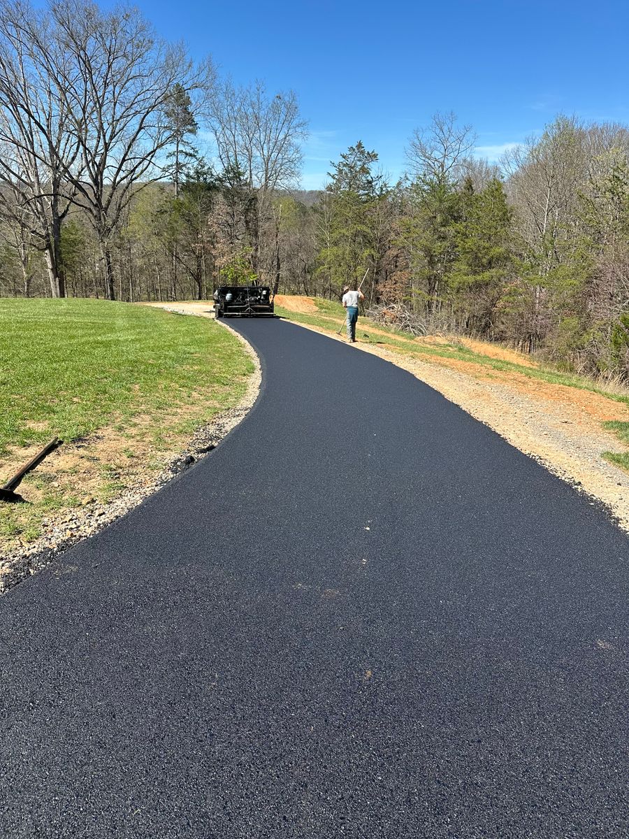 Asphalt Paving for Metzler Paving and Sealcoating LLC in Jacksboro, TN