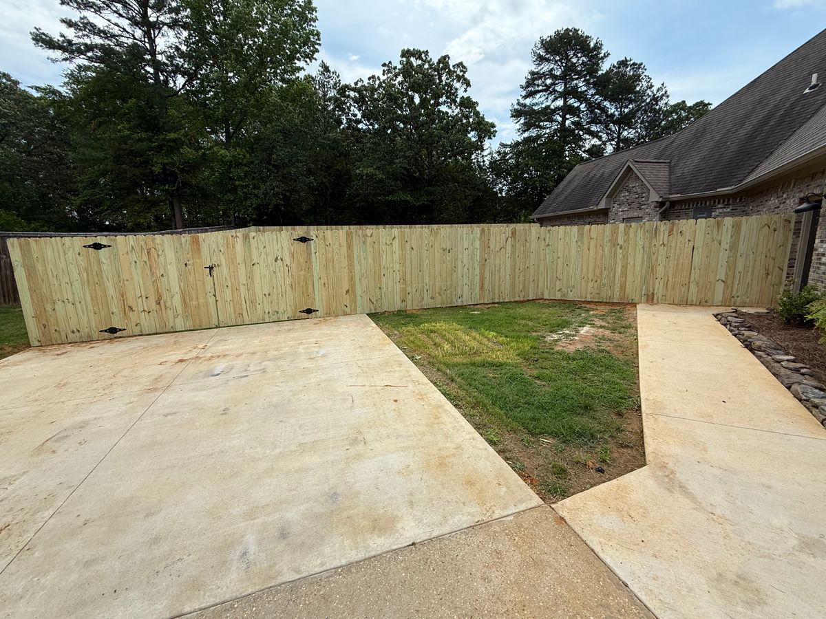 Fence Installation for Pennington Fence Co in Tupelo, MS