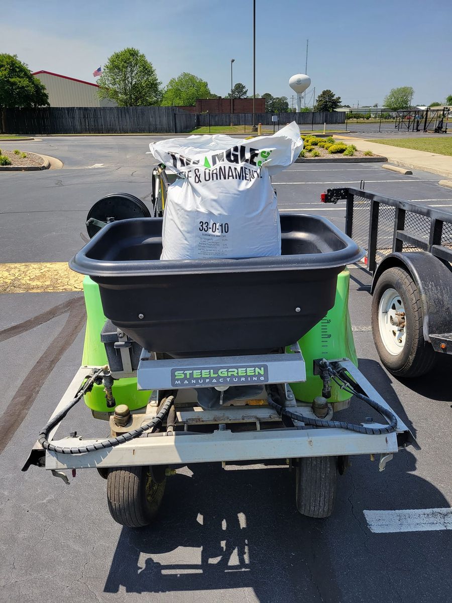 Top Dressing for RightLane Turf Management LLC in Wilson, NC