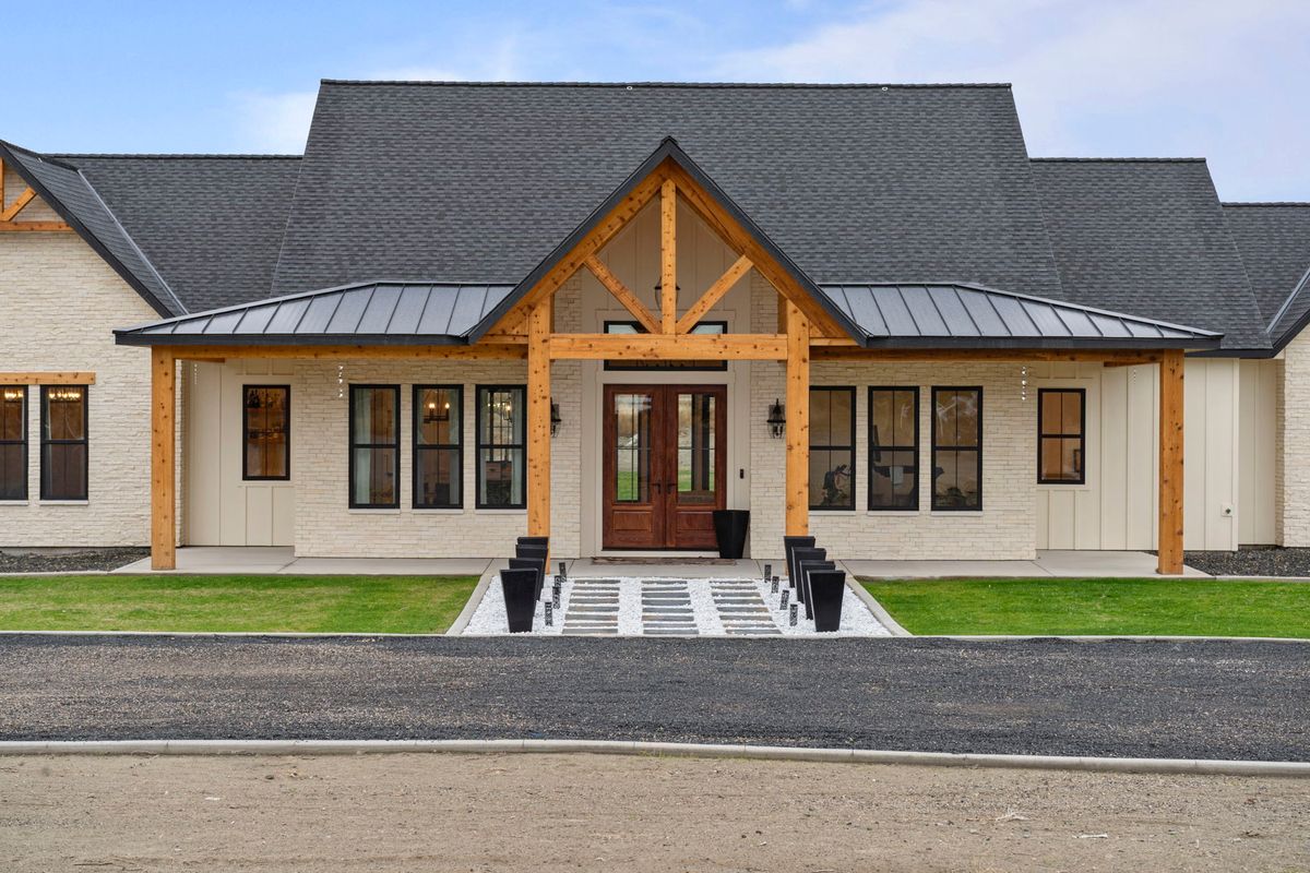 Custom Home Construction for Genuine Homes LLC in Franklin County, WA