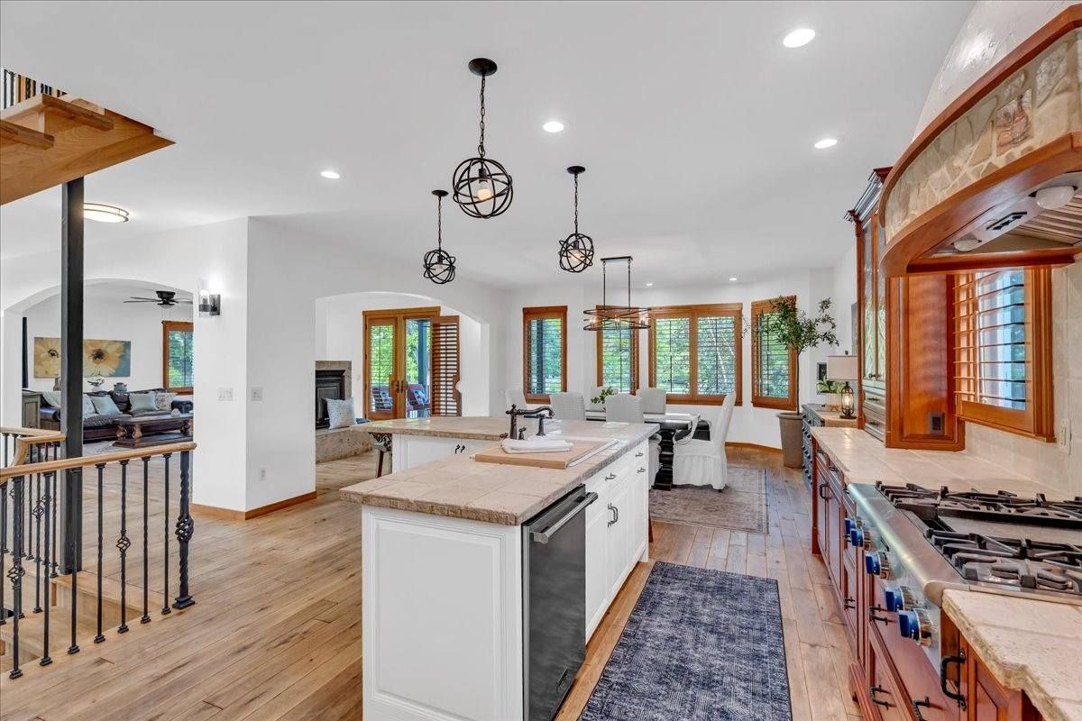 Kitchen And Cabinet Refinishing for Rolling Magic Paints in Washington Township, MI