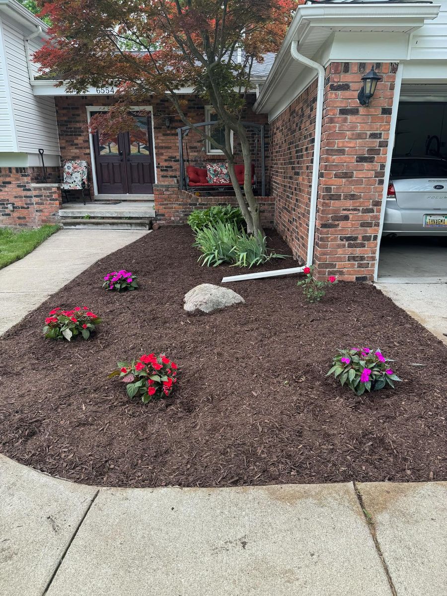 Mulch Installation for Mulch & Dig in West Bloomfield Township, MI